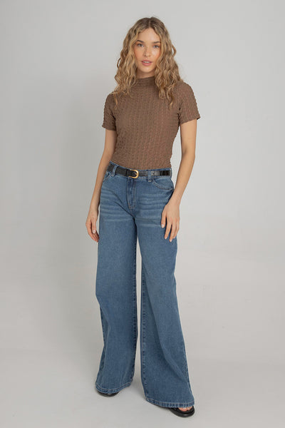 Camisa para mujer color cacao texturizada de cuello alto