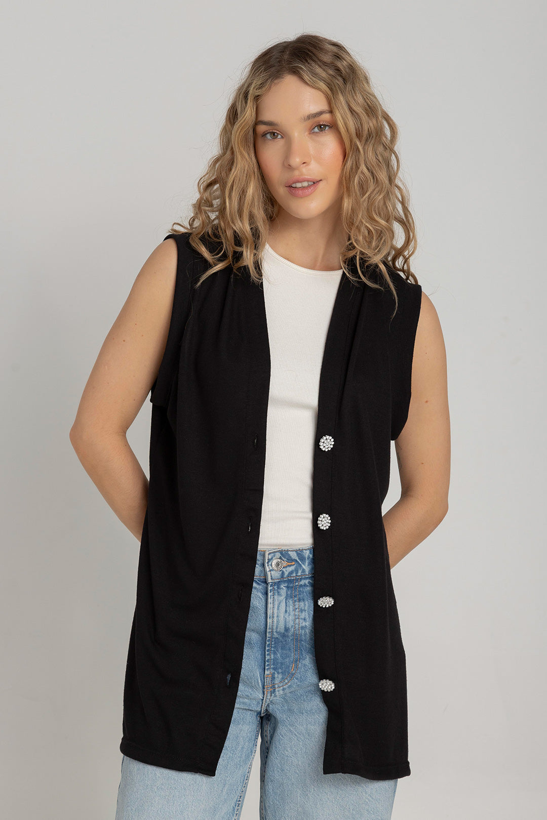 Chaleco largo negro con botones