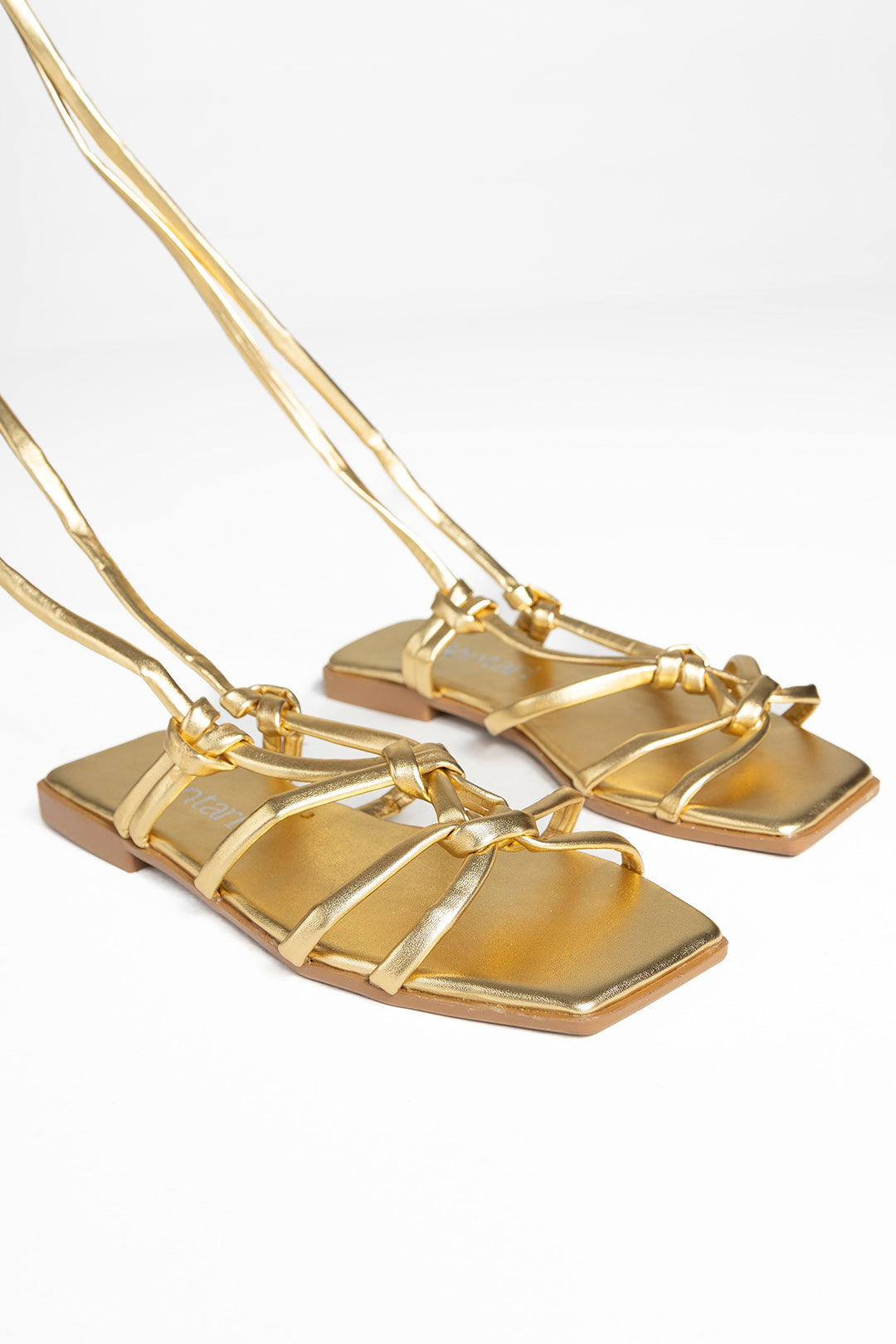 sandalia dorada para mujer