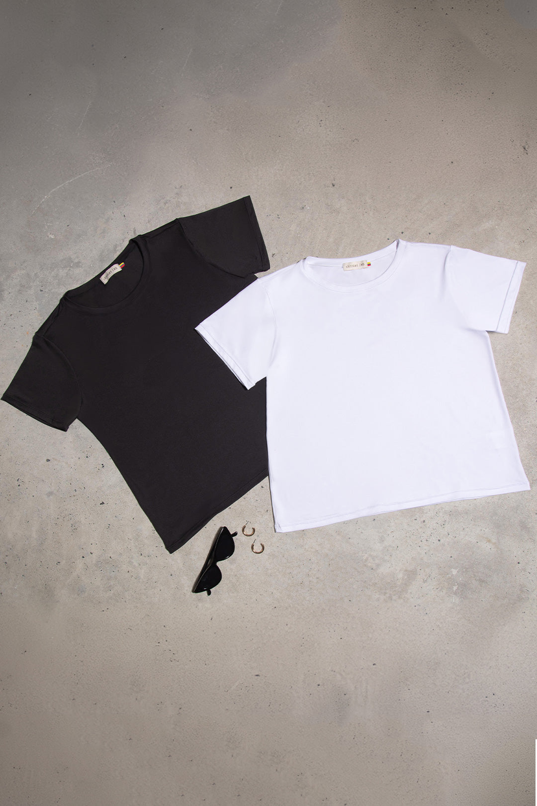 pack de camisetas básicas negra y blanca